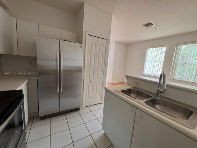 Building Photo - 4405 SW 160th Ave
