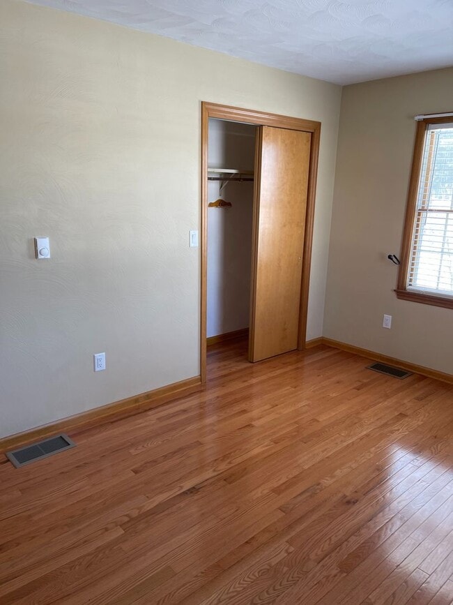 Building Photo - Spacious 3 Bedroom Ranch with finished basement available July!