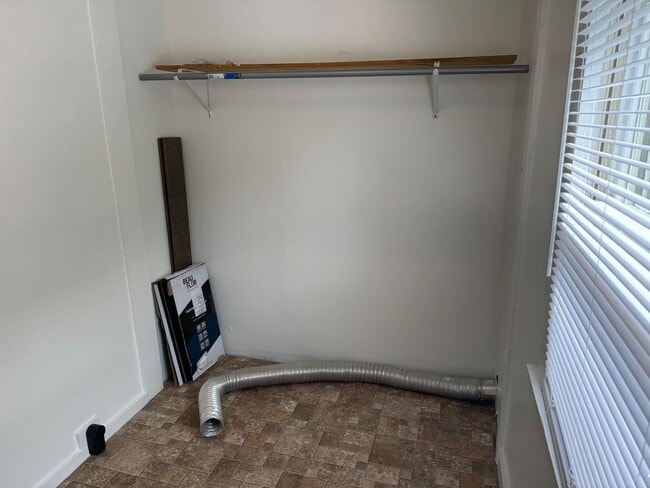 Building Photo - Central Asheville - Renovated Bungalow!