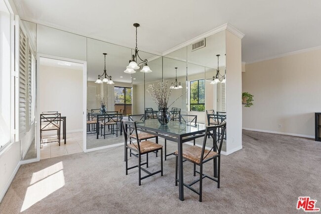 Building Photo - 1315 S Roxbury Dr