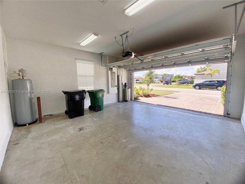 Building Photo - 7879 NW Greenbank Cir