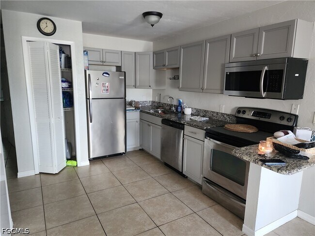 Building Photo - 4513 SW 8th Ct