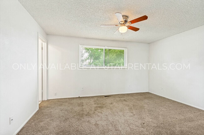 Building Photo - 262 1165 N