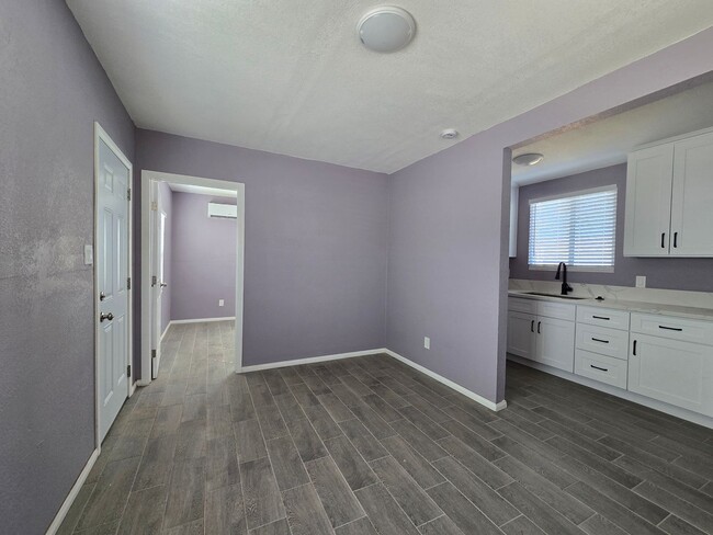 Building Photo - Stunning 1-Bedroom Remodel in Mojave, CA!