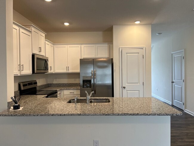 Building Photo - Beautiful Condo located in North Johnson City