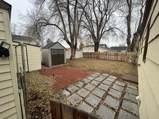 Building Photo - Charming Downtown Redmond Home with Huge Fenced Yard & Garage!