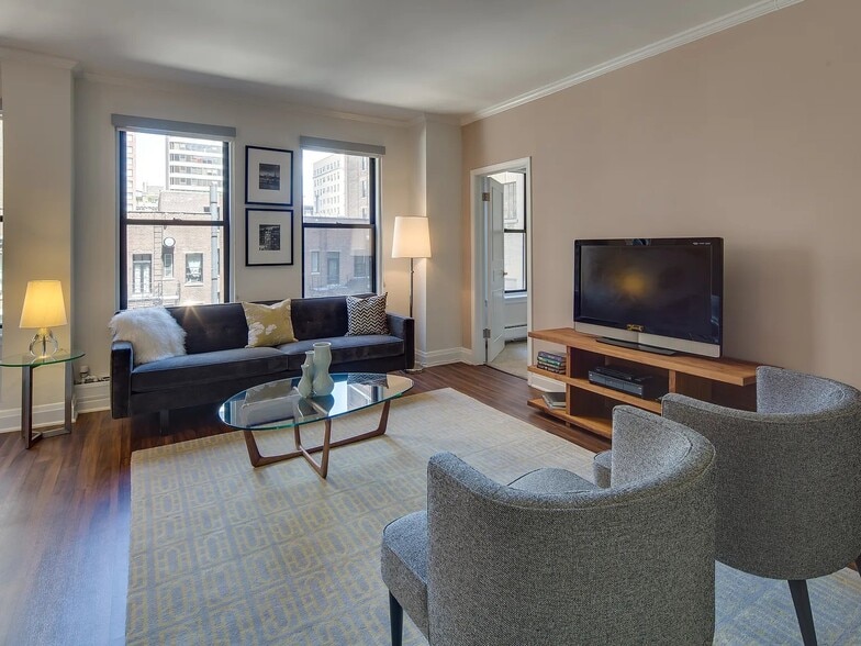 Building Photo - 208 E Chestnut St