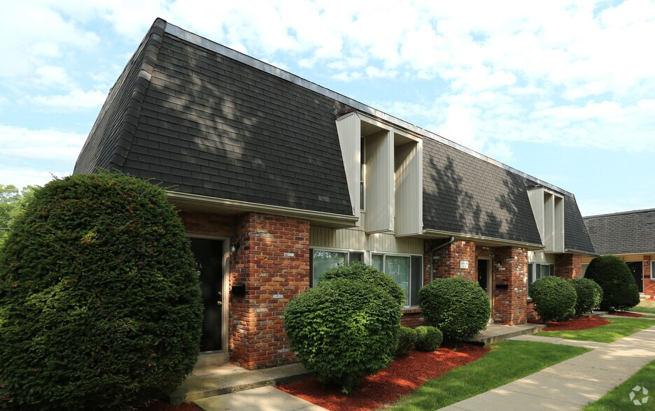 Townehouse Village Apartments 114 N 34th St Richmond IN 47374