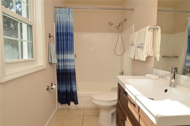 Building Photo - 3889 Pompano Dr SE