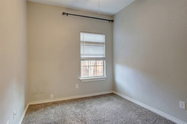 Building Photo - 5916 Round Up Ln