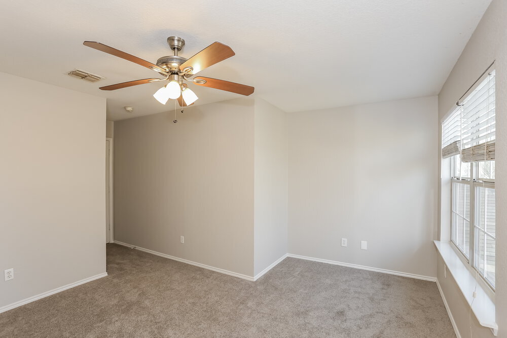 Building Photo - 1424 Pine Ln