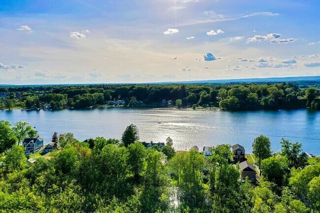 Building Photo - 1439 NY-9P