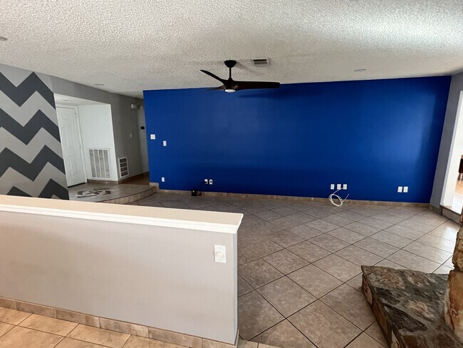 Building Photo - 7505 Pinedale Ave