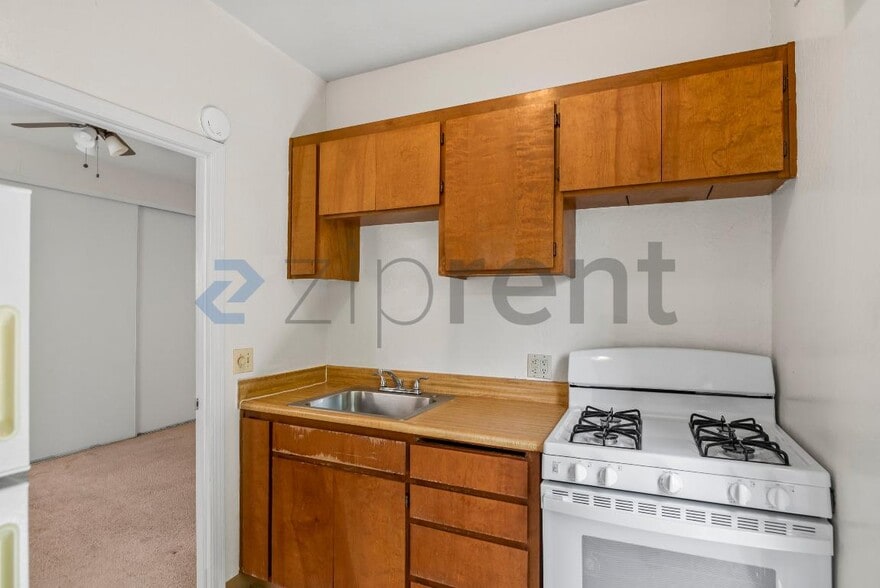 Building Photo - 1315 Spruce St