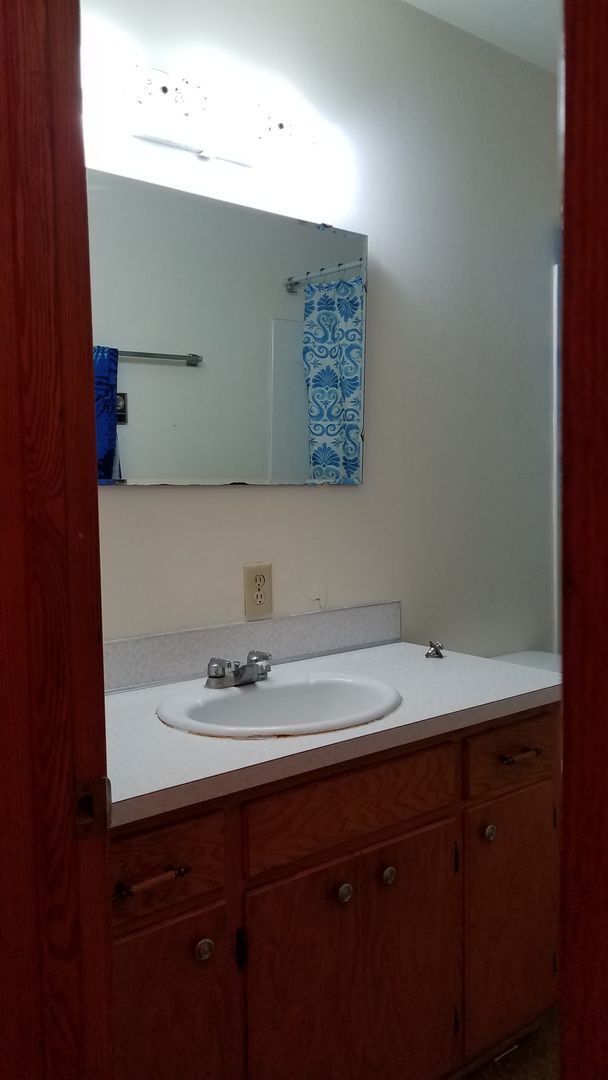 Building Photo - Hillside Triplex