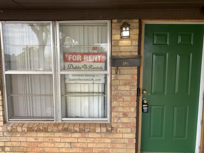 Building Photo - 1300 E Madison St