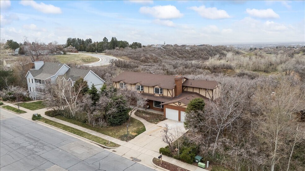 Building Photo - 717 Woodridge Dr