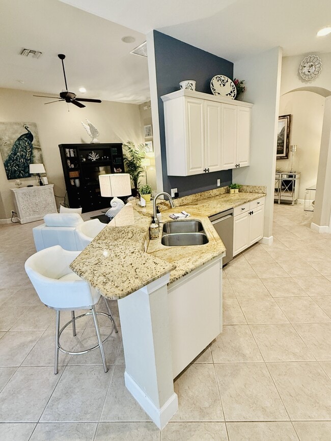 Building Photo - 16156 Parque Ln