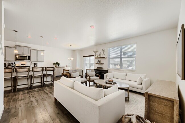 Building Photo - "Spacious 5-Bed Oasis with 3 Full Baths in Scenic Castle Rock – Your Dream Home Awaits!"