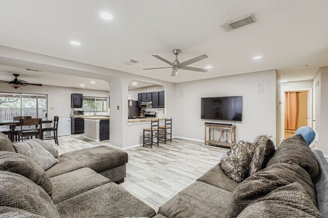 Building Photo - Short Term Rental! Stunning 3 bedroom home...