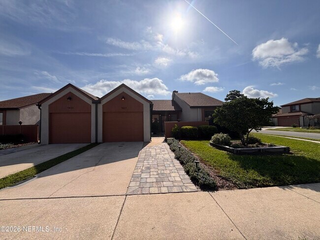 Building Photo - 7827 Fawn Brook Cir E