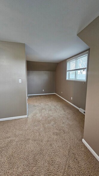 Building Photo - 800 Lotus Way