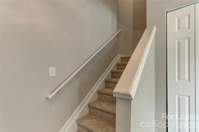 Building Photo - 524 Stillgreen Ln