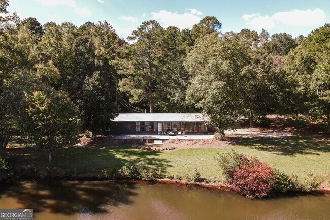 Building Photo - 190 Lakewood Dr