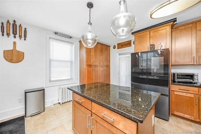 Building Photo - 312 Ellington Ave E