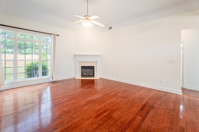 Building Photo - 256 Southbank Dr