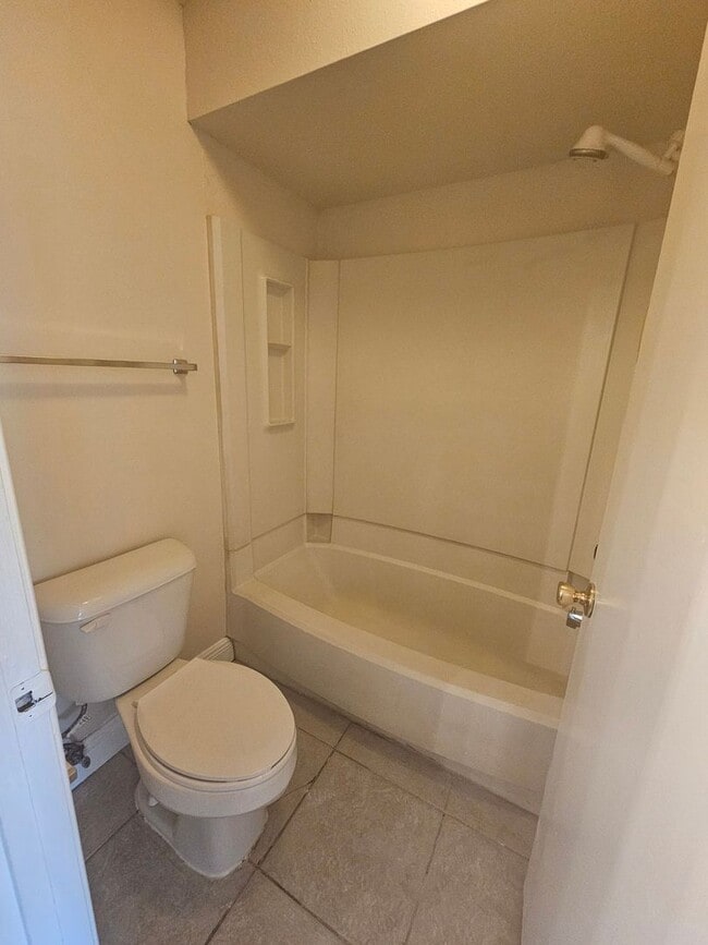 Building Photo - 2/2 Condo in Village Creek all REDONE!!