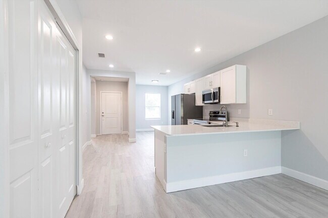 Building Photo - BRAND NEW Construction, 3 bed / 2 bath Ren...
