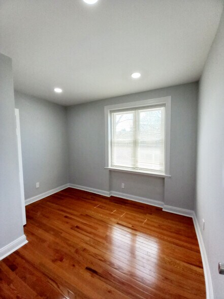 Building Photo - 943 E Stafford St