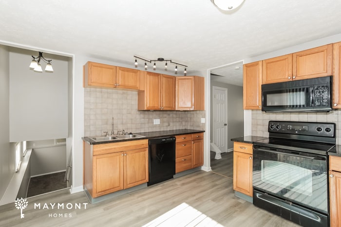 Building Photo - 1711 W Kemper Rd