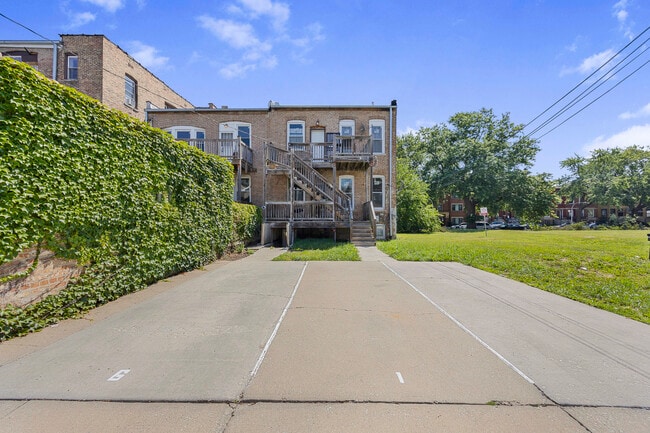 Building Photo - 6522 S Ellis Ave
