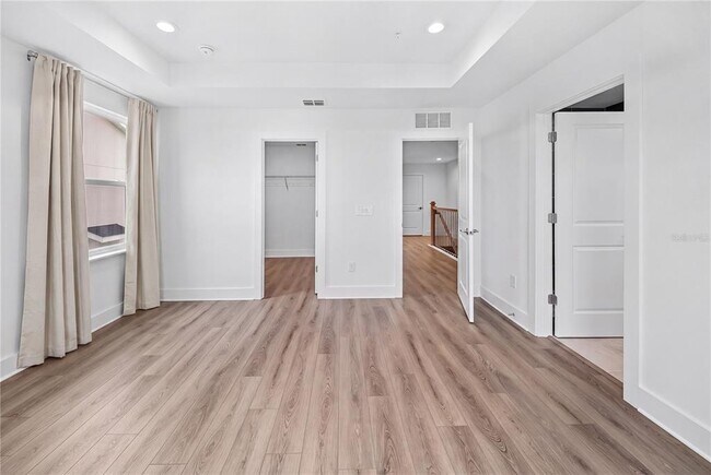 Building Photo - 1856 Crowncrest Dr