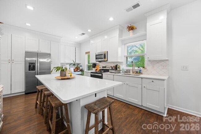 Building Photo - 124 Shorecrest Dr