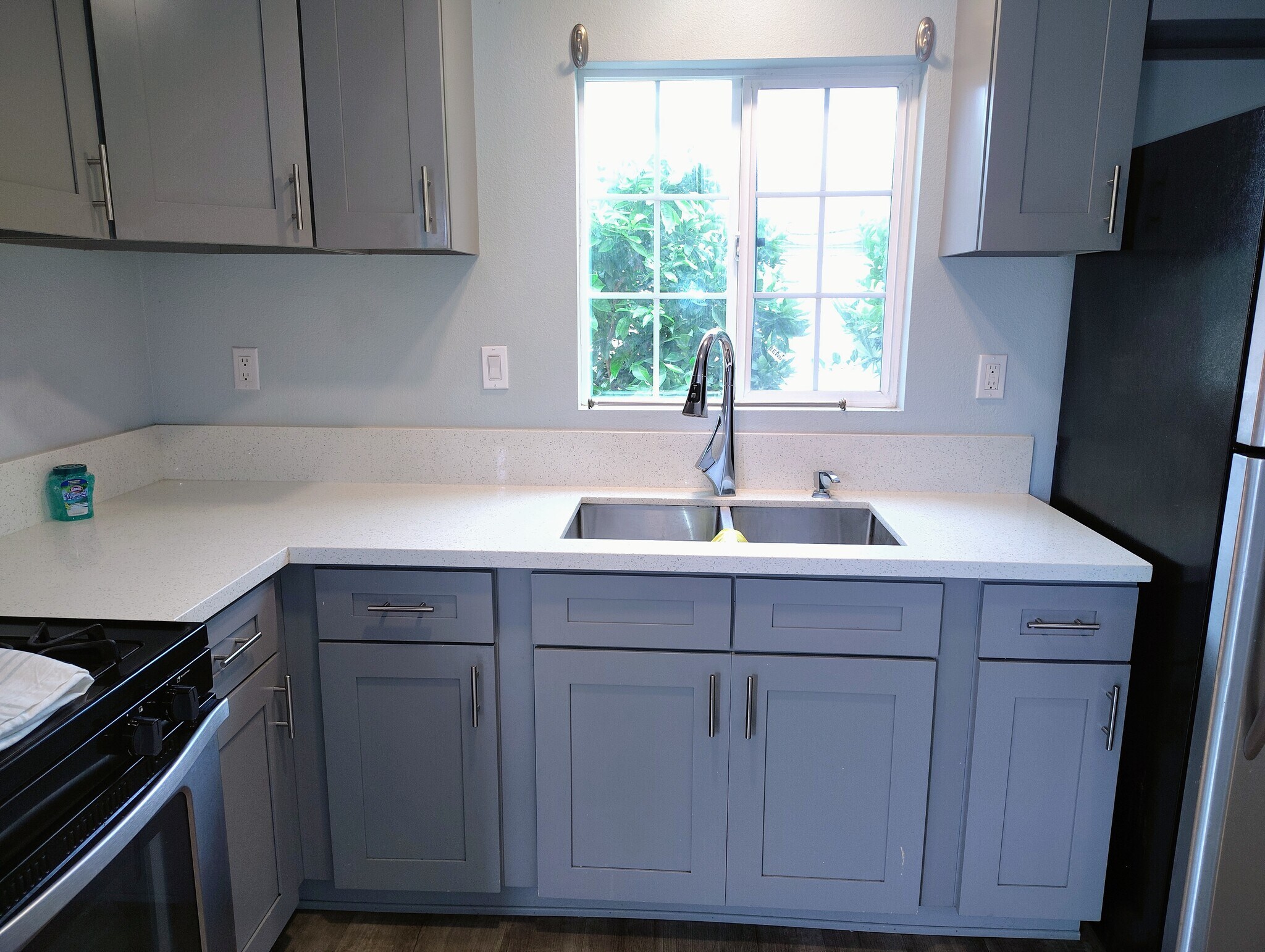 Building Photo - 3530 Las Tunas Pl