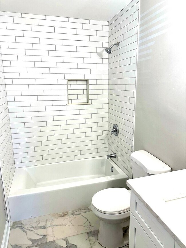 Building Photo - Charming 3BR House in Atlanta
