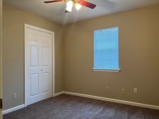 Building Photo - 16 Patty Ln