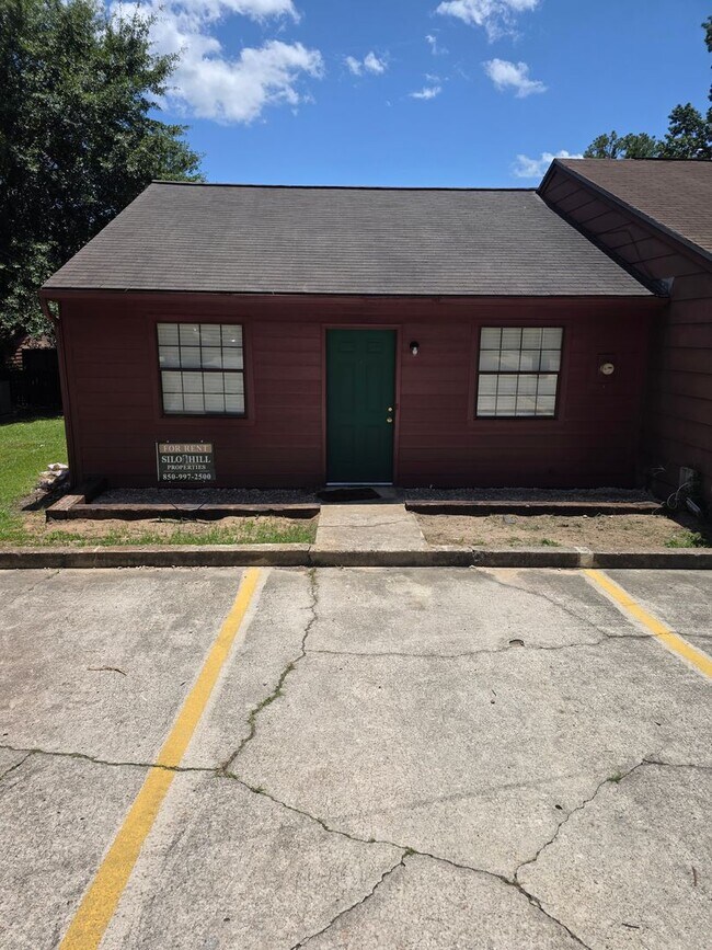 Building Photo - 2350 Hartsfield Way