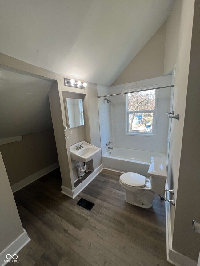 Building Photo - 3236 Graceland Ave