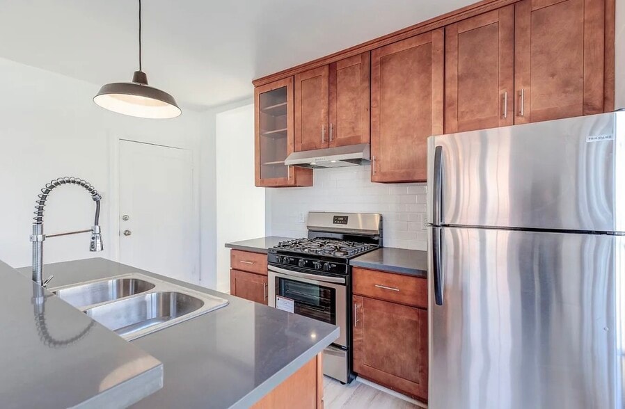 Building Photo - 1704 Miramar St