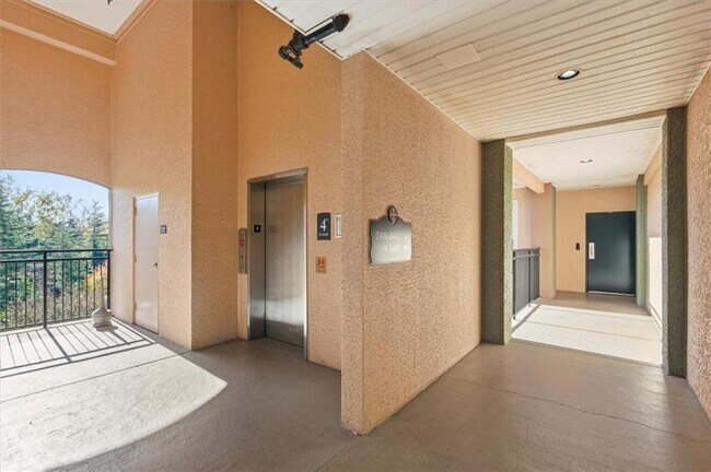 Building Photo - 10 Perimeter Summit Blvd