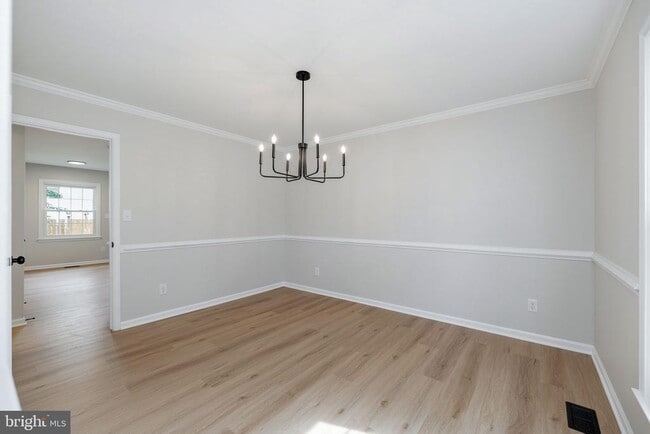 Building Photo - 561 Tiffany Ct