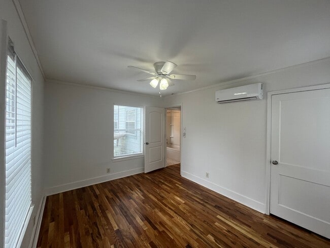 Building Photo - FIRST FLOOR UNIT WATER PAID!