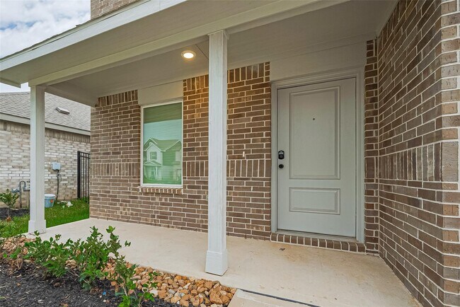 Building Photo - 27615 Village Cir Dr