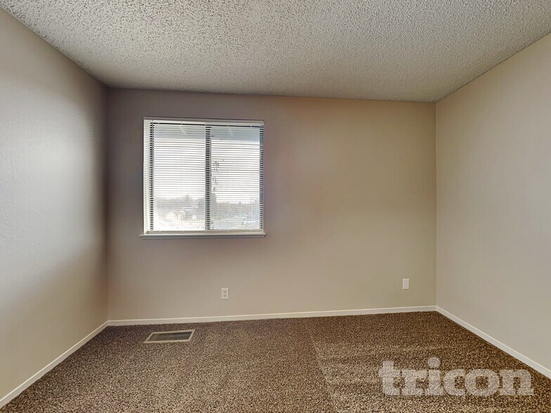Building Photo - 1465 Van Petten St