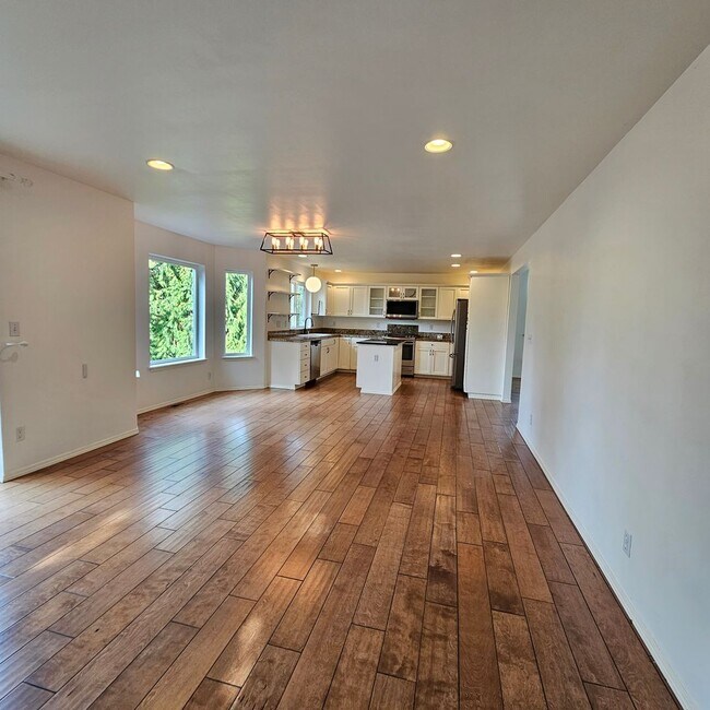 Building Photo - Bright and Stunning 2-Story Home with Dayl...