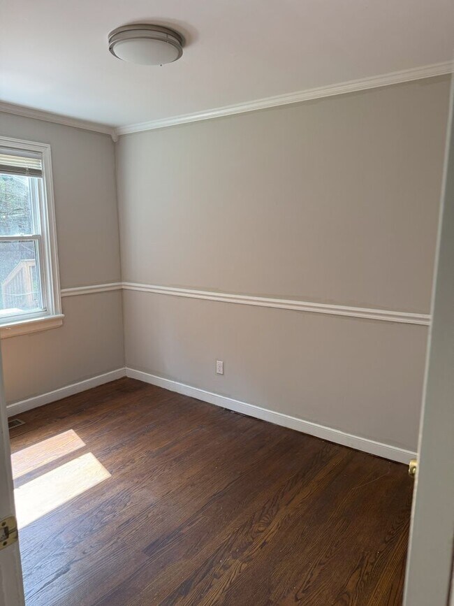 Building Photo - Near West End Rancher ready for you!